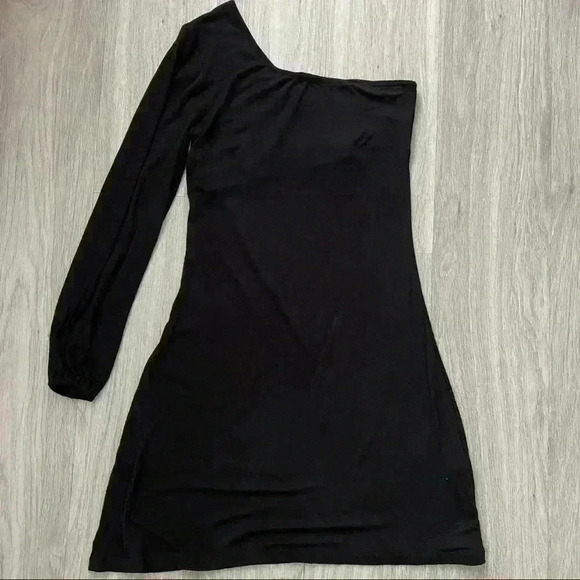 NWT vfish black dress with built in bra - Picture 1 of 2